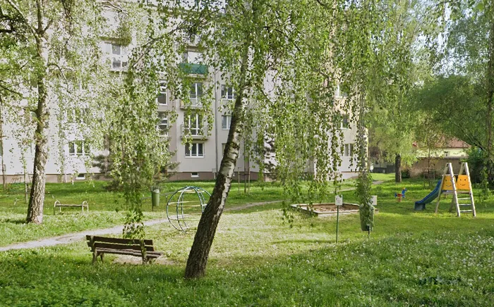 Sídliskové ihrisko bez tieňa pred premenou